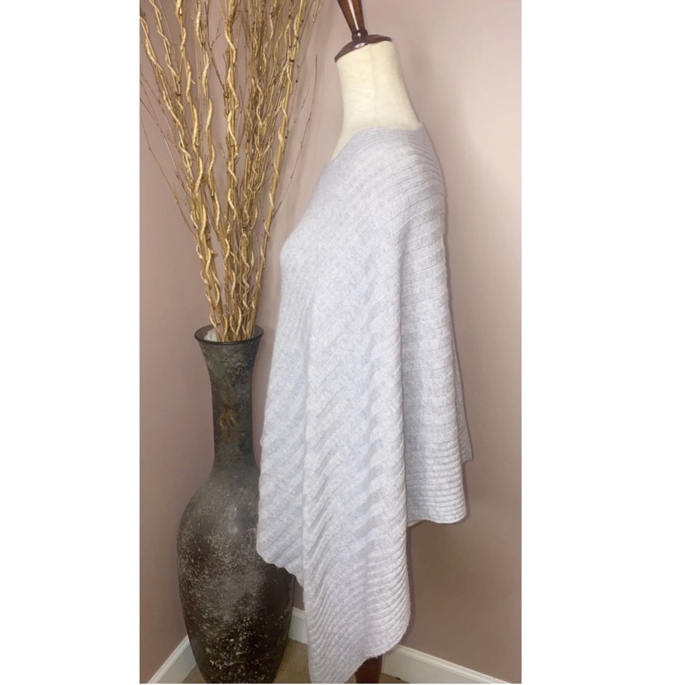 🚫SOLD🚫 NWOT BERYLL 100% Cashmere ribbed poncho One Size - Picture 8 of 13